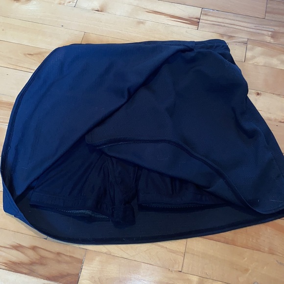 Louis garneau skirt with short underneath - Picture 3 of 3